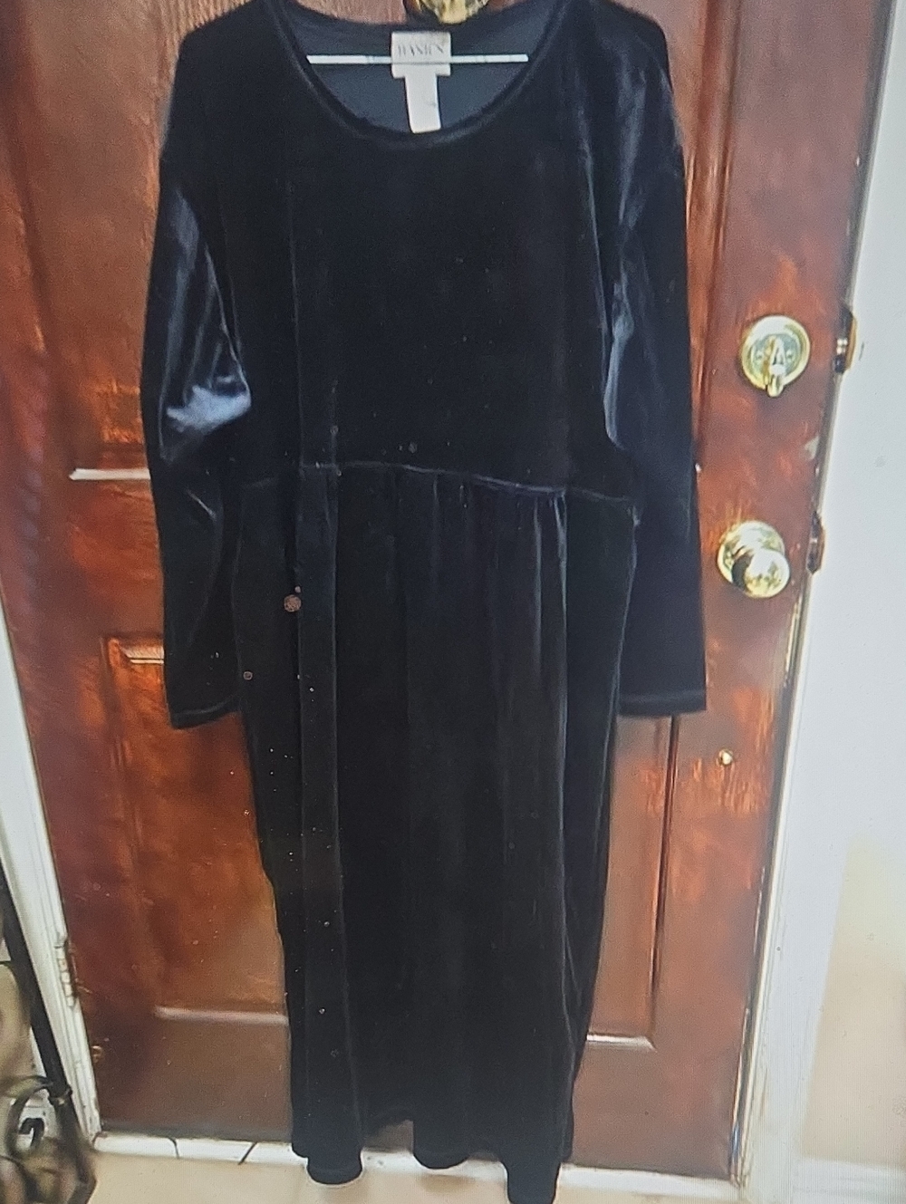 Basic Editions Black Velvet Long Sleeve Dress